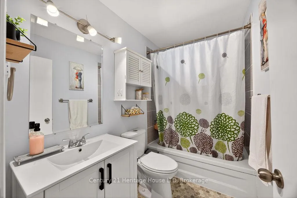 Photo 11 of 211 Grantham Avenue, St. Catharines, Facer — HOMEH