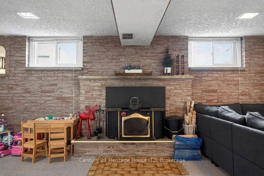 Photo 17 of 211 Grantham Avenue, St. Catharines, Facer — HOMEH