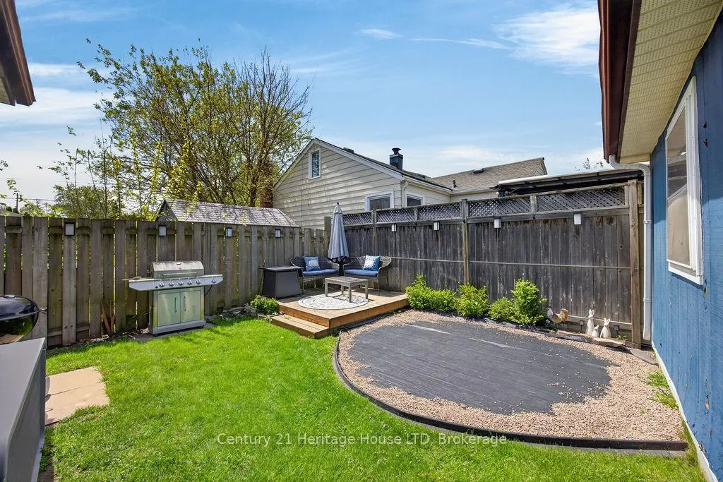 Photo 23 of 211 Grantham Avenue, St. Catharines, Facer — HOMEH