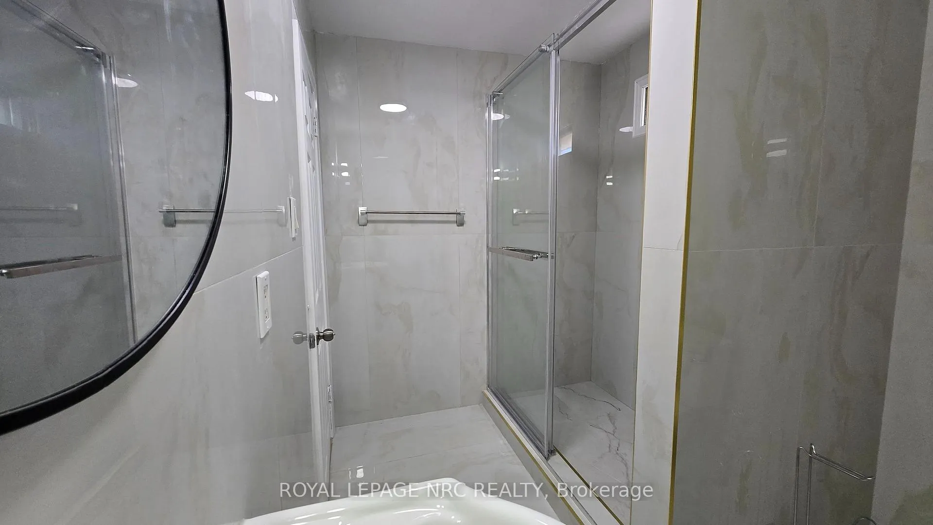Photo 8 of 4425 Hiram Street, Niagara Falls, Downtown — HOMEH