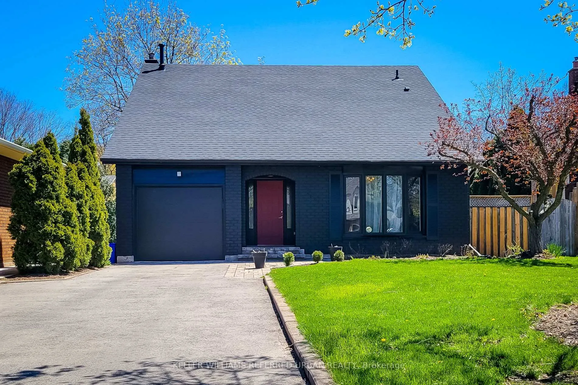Photo 1 of 680 Powell Court, Burlington, Brant — HOMEH