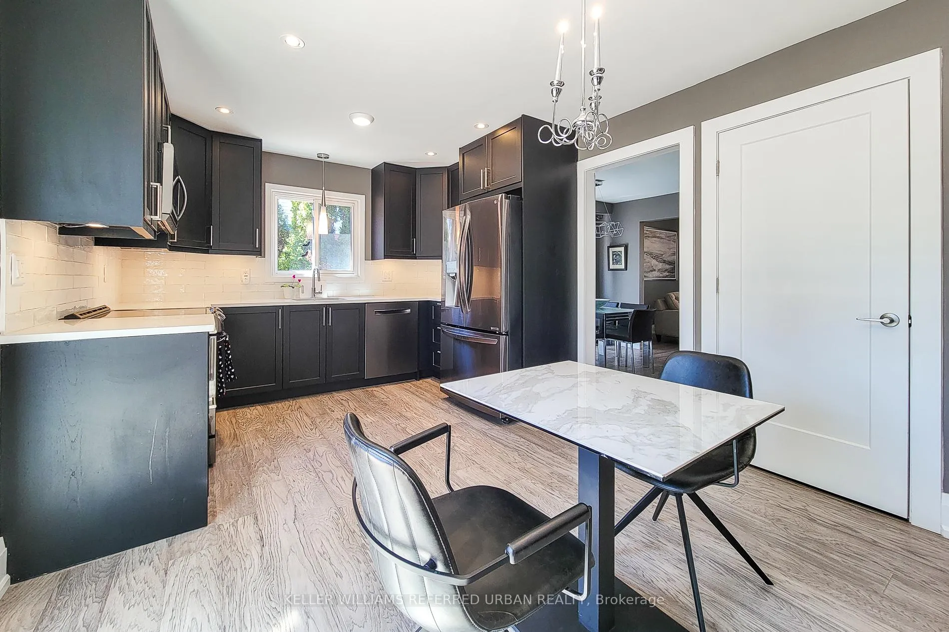 Photo 3 of 680 Powell Court, Burlington, Brant — HOMEH