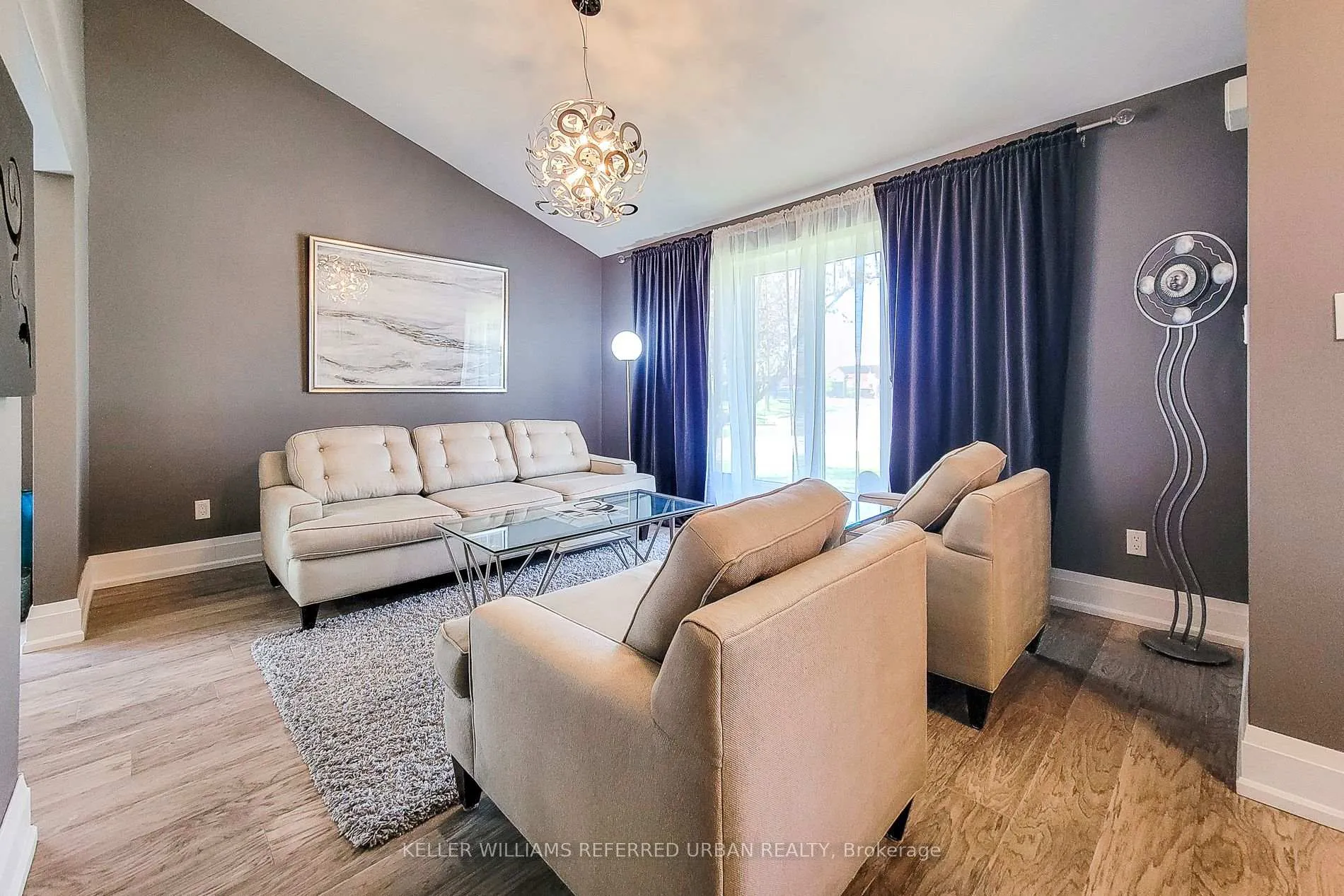 Photo 4 of 680 Powell Court, Burlington, Brant — HOMEH