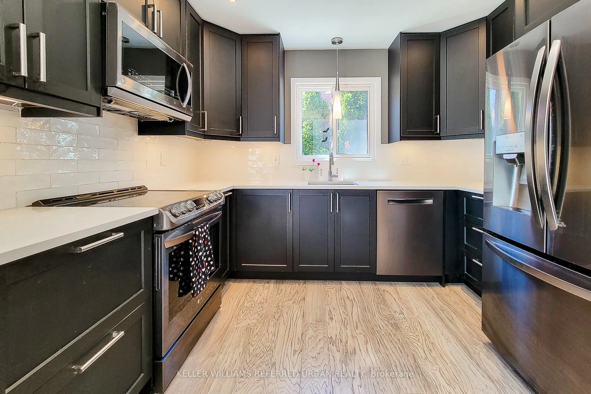 Photo 8 of 680 Powell Court, Burlington, Brant — HOMEH