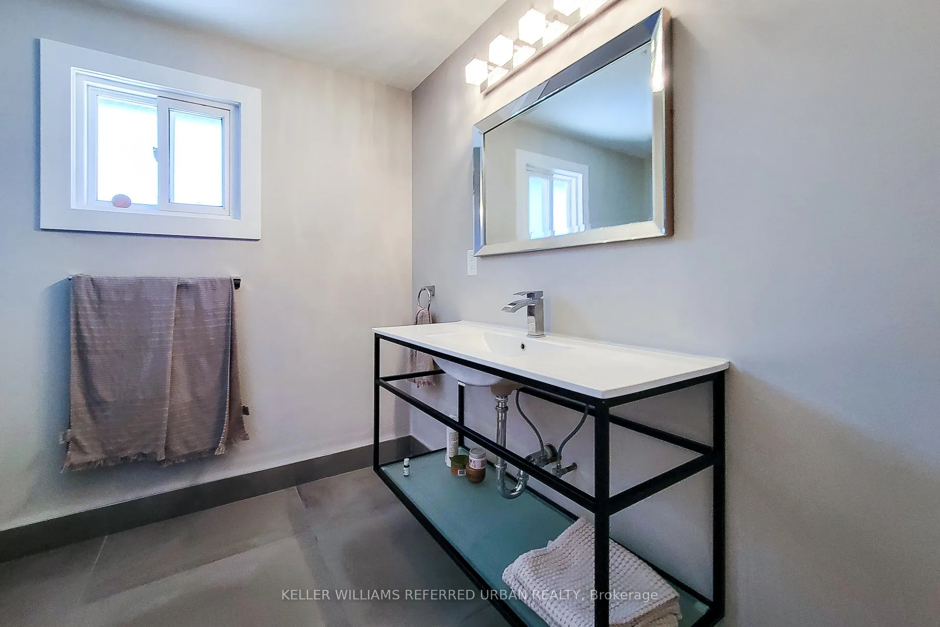 Photo 14 of 680 Powell Court, Burlington, Brant — HOMEH