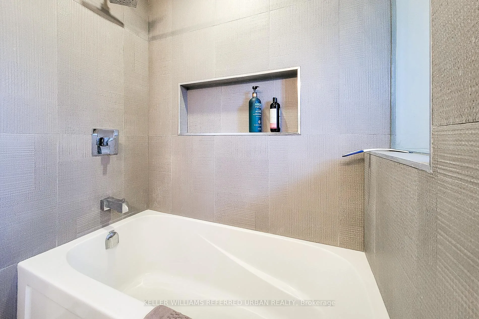 Photo 15 of 680 Powell Court, Burlington, Brant — HOMEH