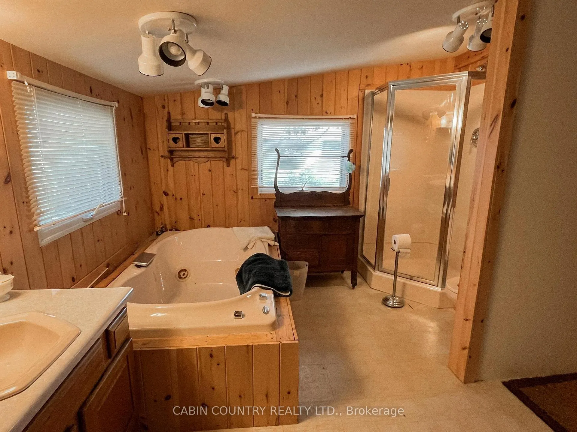 Photo 28 of 1 Minnesabic Island, Kenora Remote Area, Lake of the Woods North — HOMEH