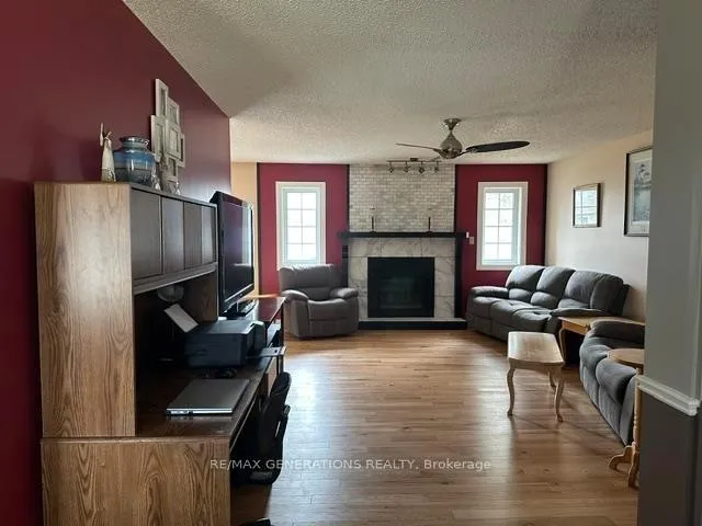 Photo 3 of 46 Bastedo Crescent, Marathon — HOMEH