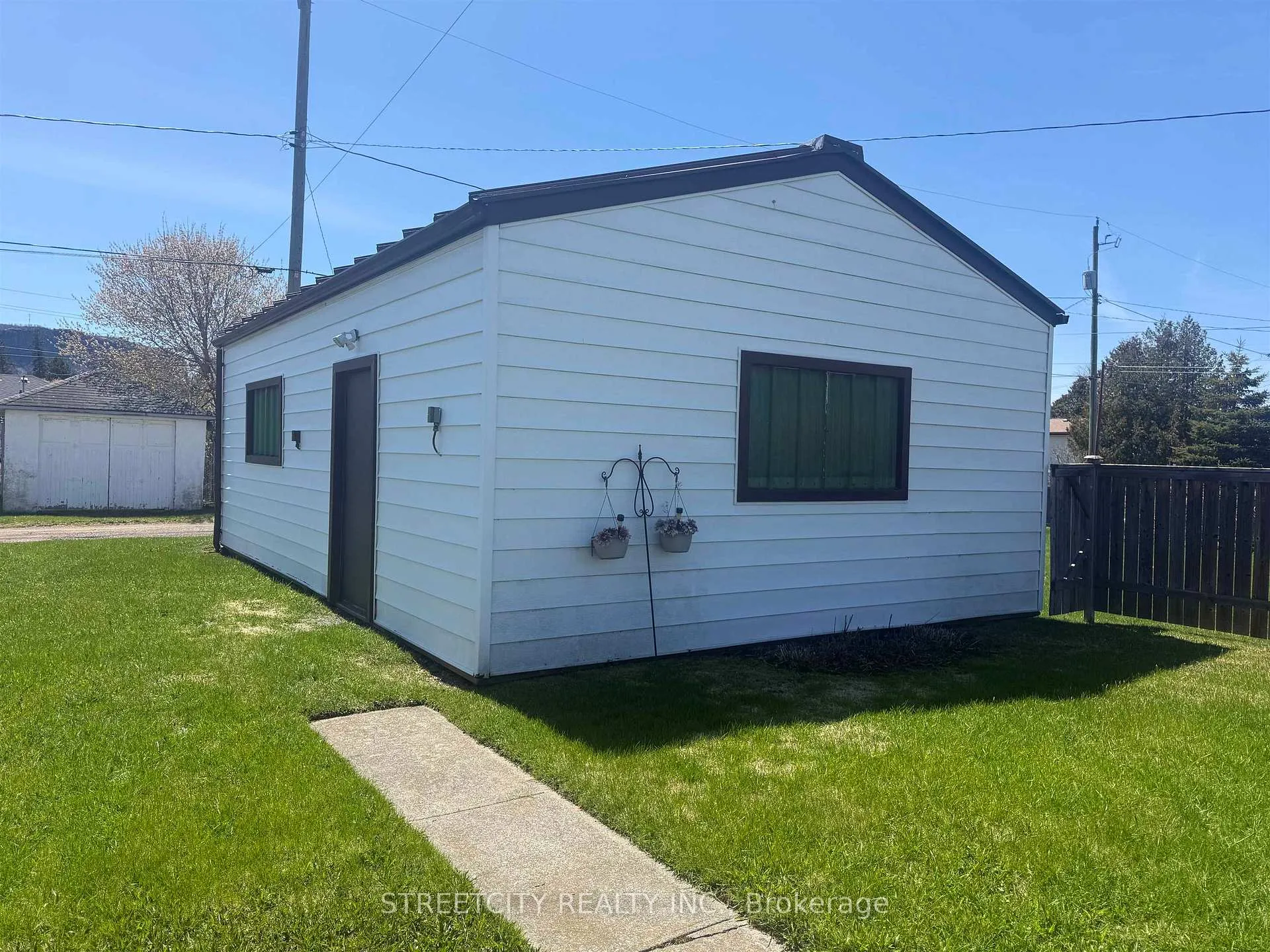 Photo 2 of 308 Christina St W, Thunder Bay, Westfort — HOMEH