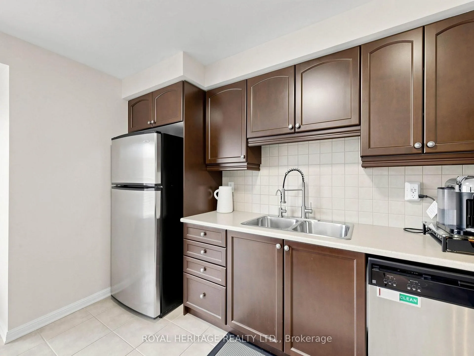 Photo 21 of 610 Holly Avenue, Milton, Coates — HOMEH