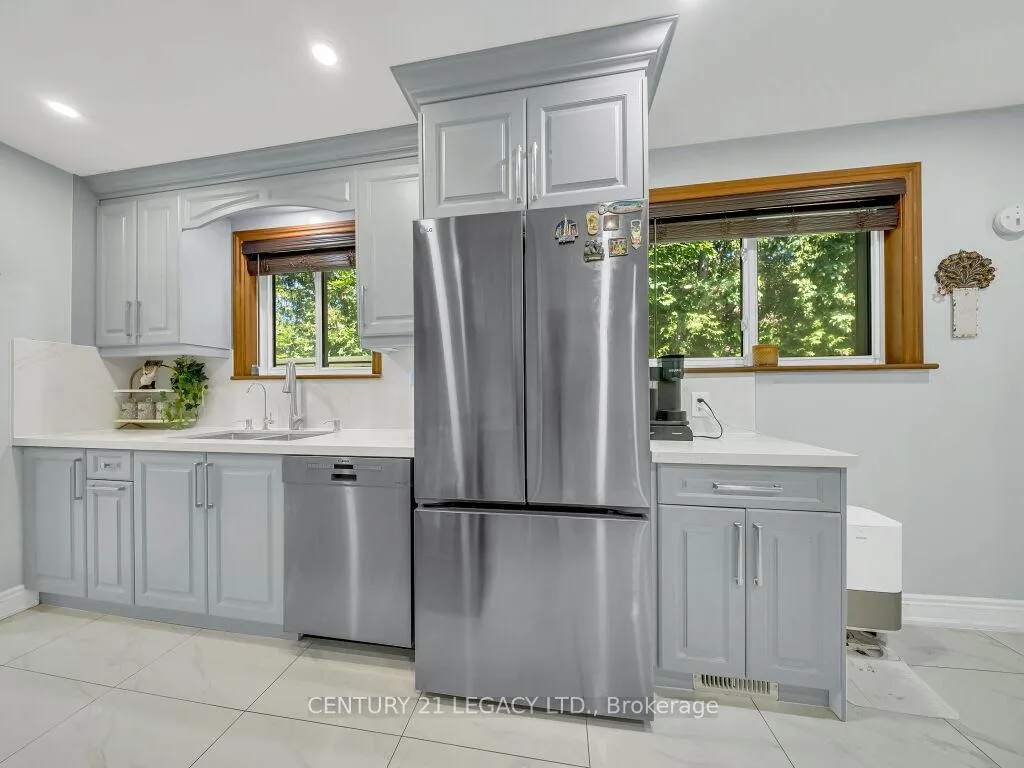 Photo 11 of 957 Francis Road, Burlington, LaSalle — HOMEH