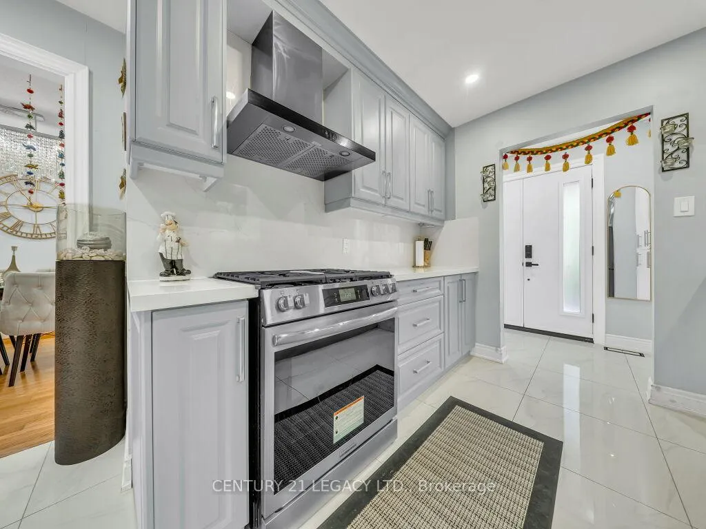 Photo 12 of 957 Francis Road, Burlington, LaSalle — HOMEH
