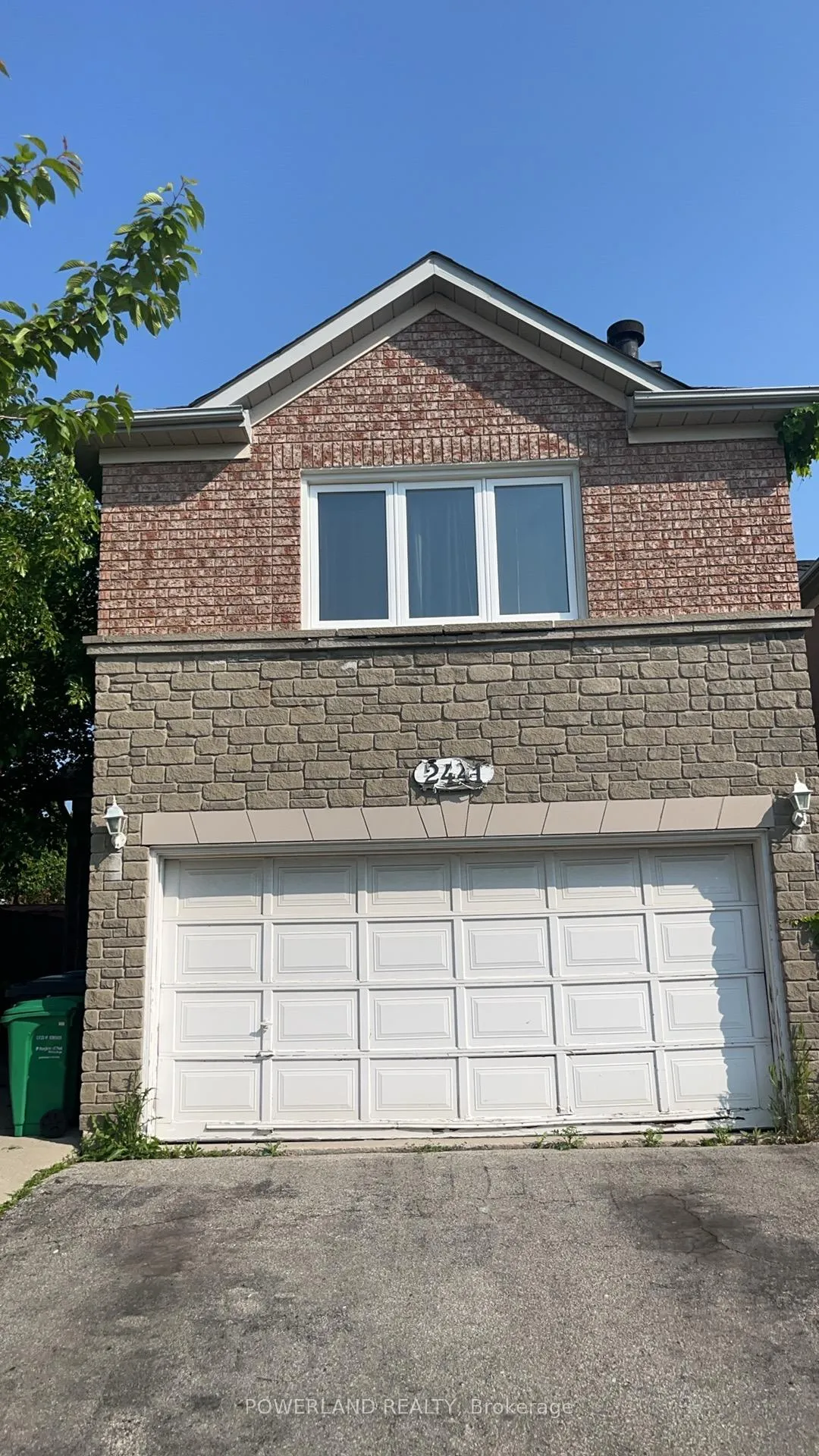 Front of 2441 Strathmore Crescent