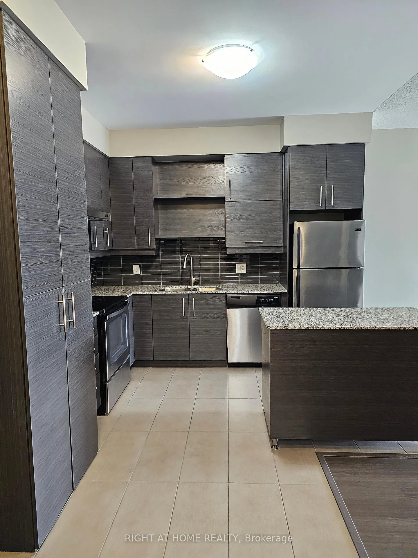 Photo 4 of Unit 511, 325 South Park Road, Markham, Commerce Valley — HOMEH