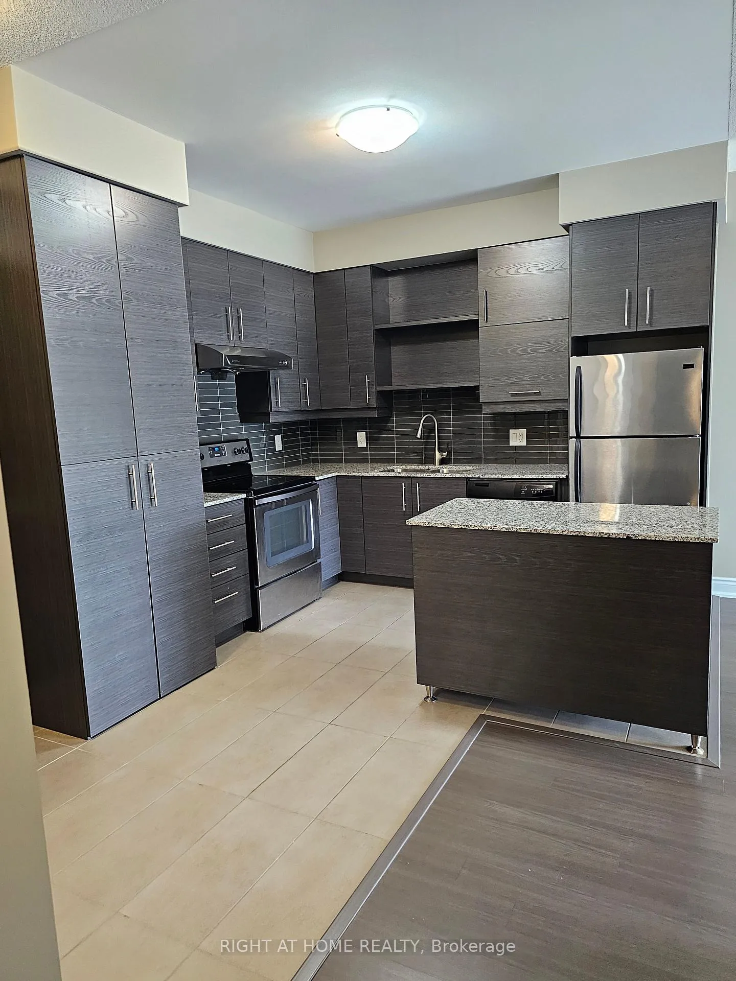 Photo 5 of Unit 511, 325 South Park Road, Markham, Commerce Valley — HOMEH
