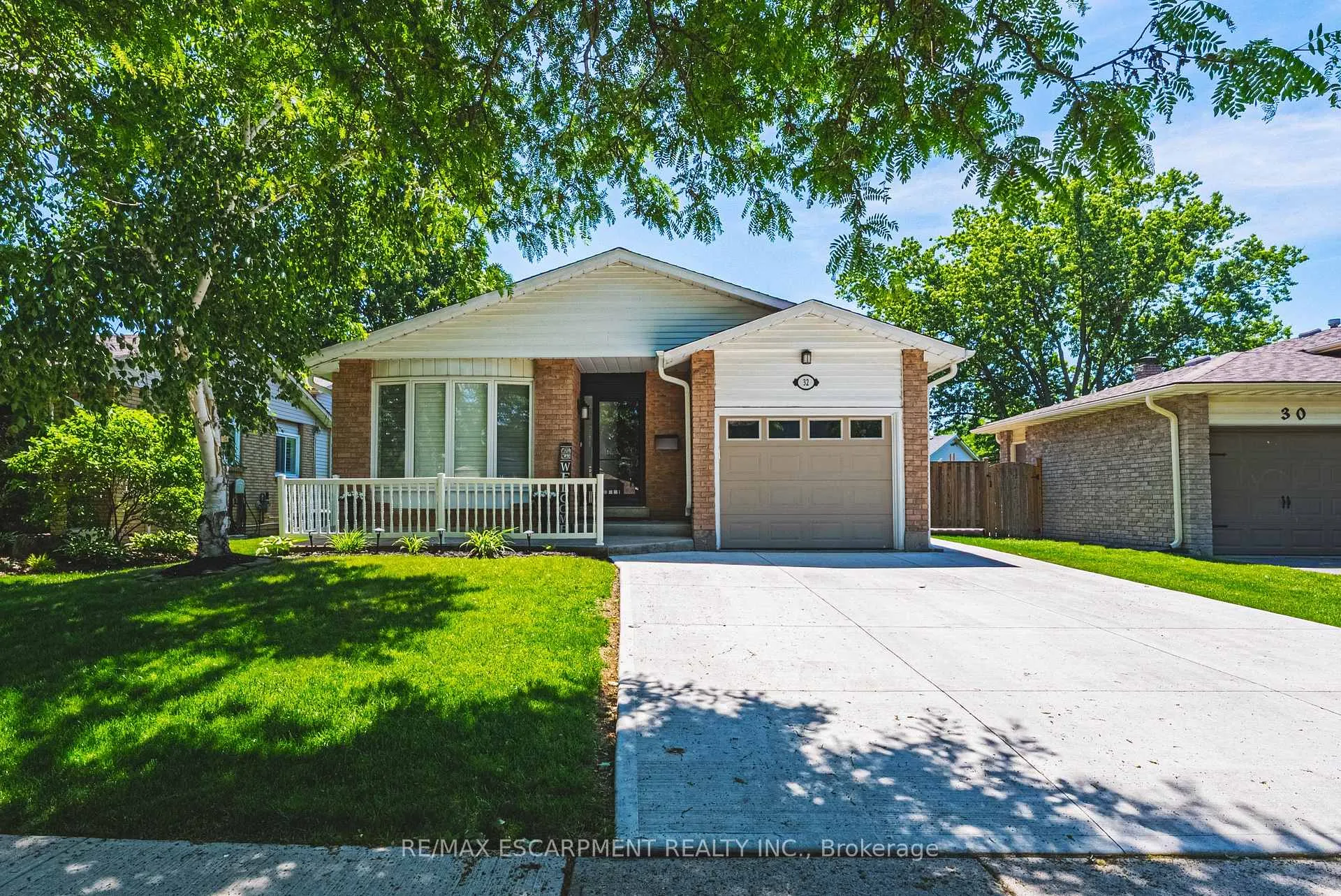 Photo 1 of 32 Ainsworth Street, Hamilton, Stoney Creek Mountain — HOMEH