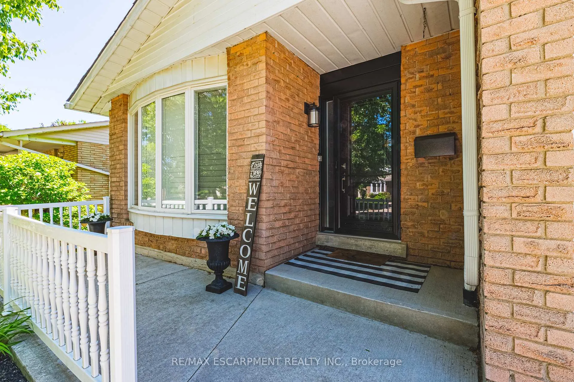 Photo 2 of 32 Ainsworth Street, Hamilton, Stoney Creek Mountain — HOMEH