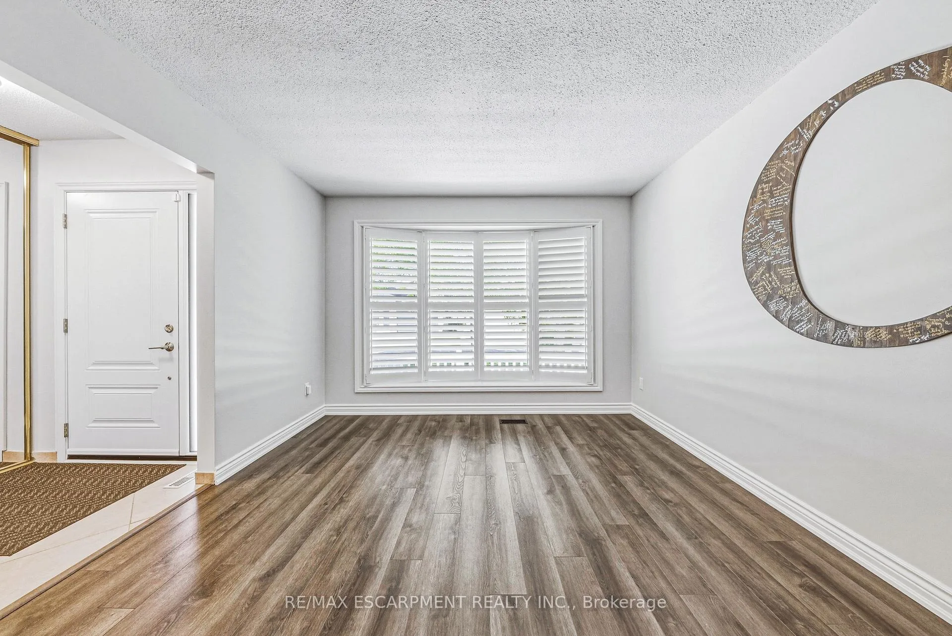 Photo 3 of 32 Ainsworth Street, Hamilton, Stoney Creek Mountain — HOMEH