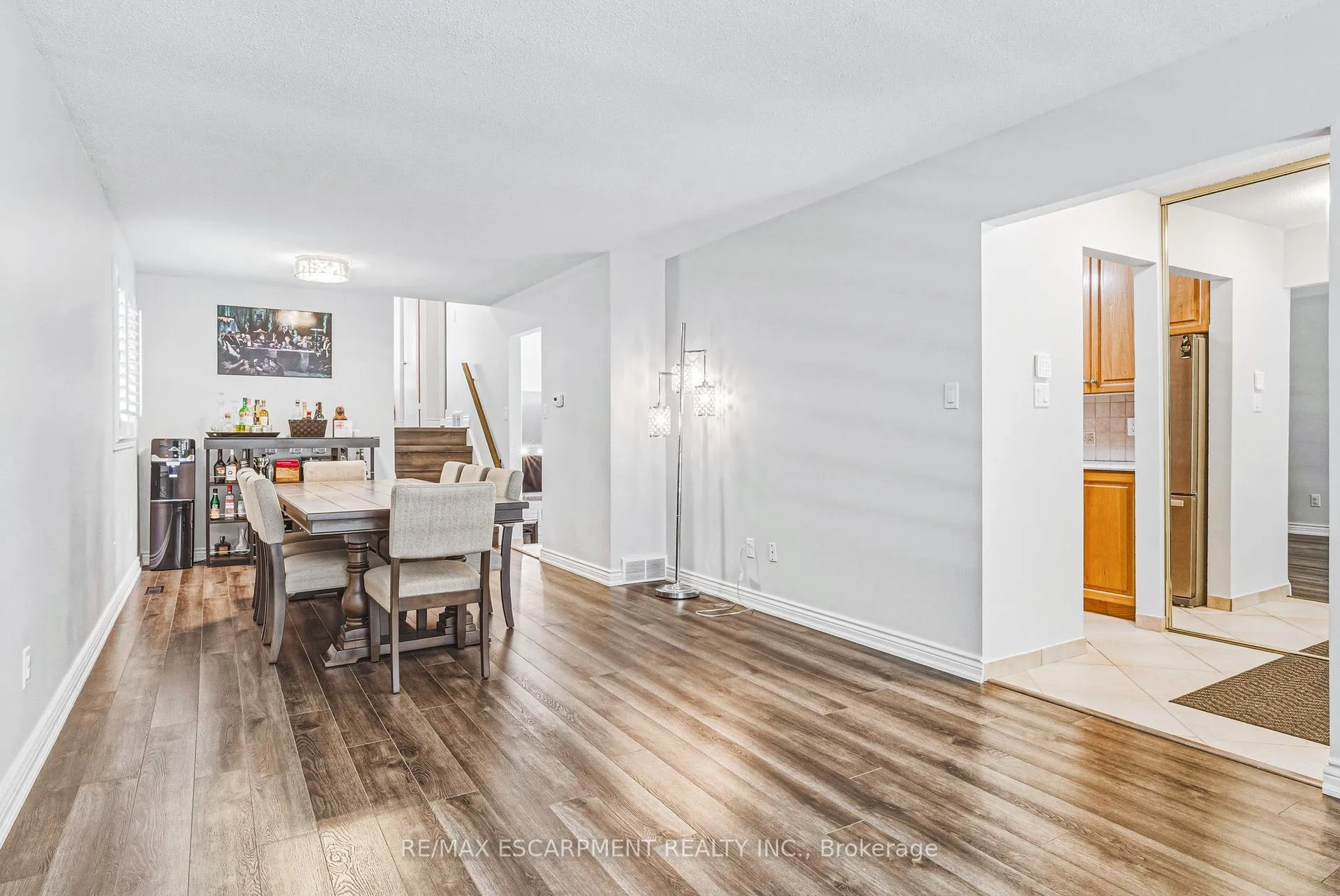 Photo 4 of 32 Ainsworth Street, Hamilton, Stoney Creek Mountain — HOMEH