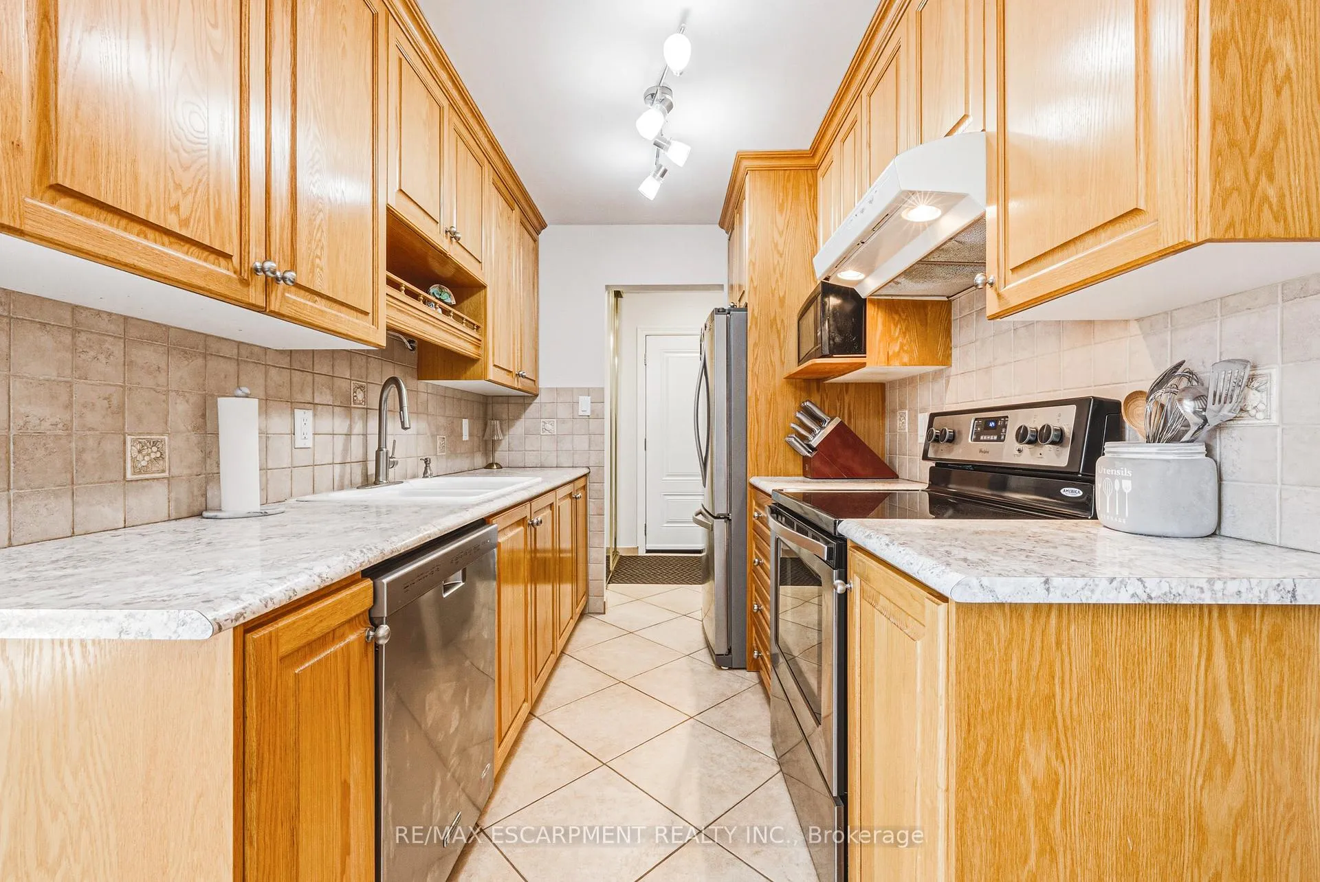Photo 8 of 32 Ainsworth Street, Hamilton, Stoney Creek Mountain — HOMEH