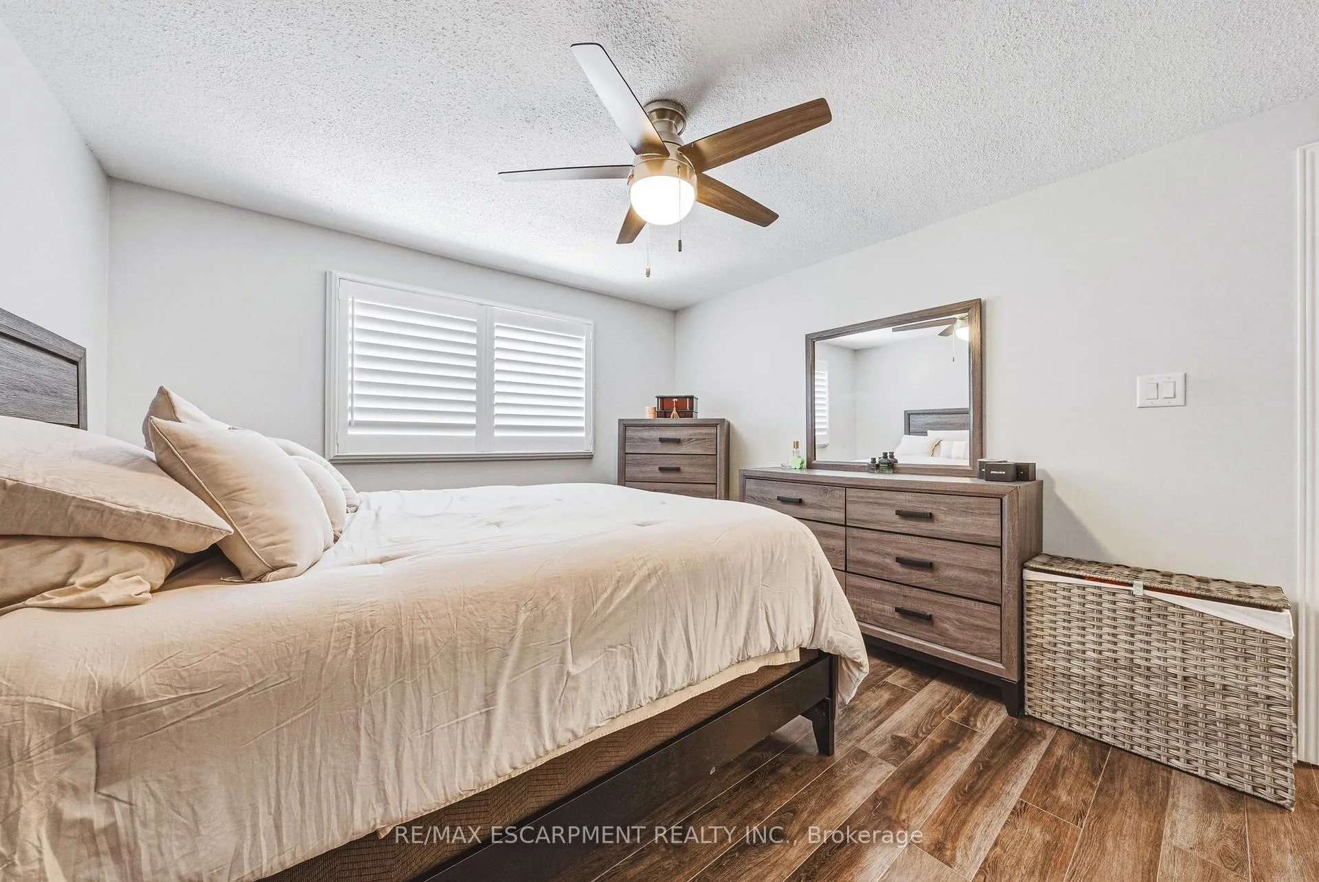 Photo 12 of 32 Ainsworth Street, Hamilton, Stoney Creek Mountain — HOMEH