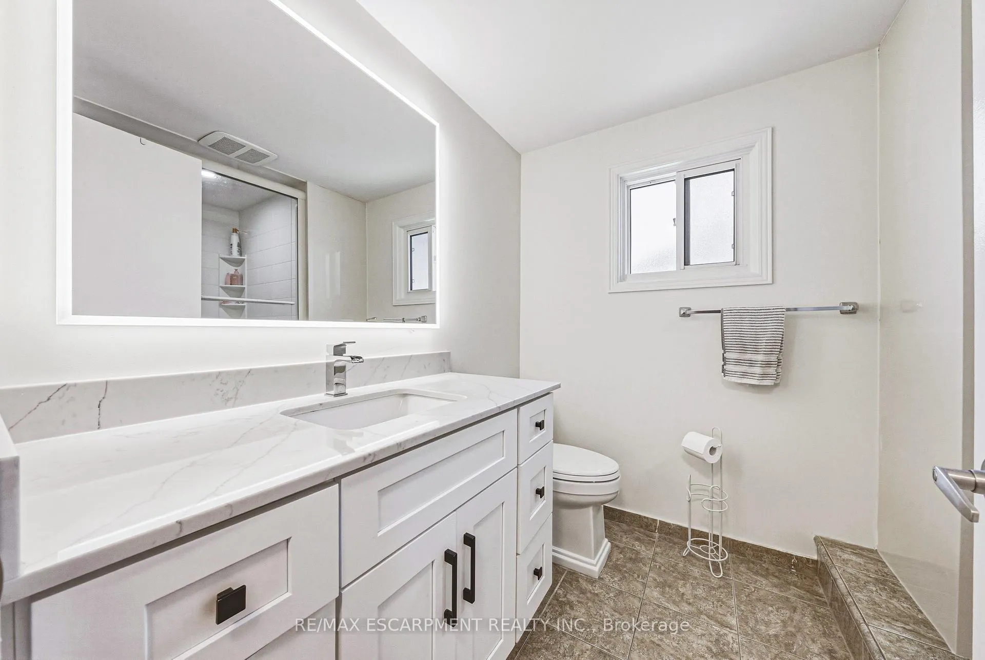Photo 15 of 32 Ainsworth Street, Hamilton, Stoney Creek Mountain — HOMEH