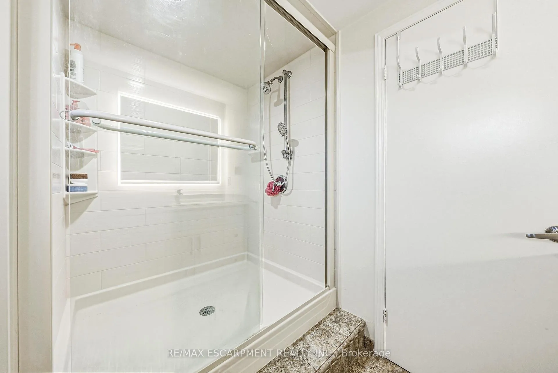 Photo 16 of 32 Ainsworth Street, Hamilton, Stoney Creek Mountain — HOMEH