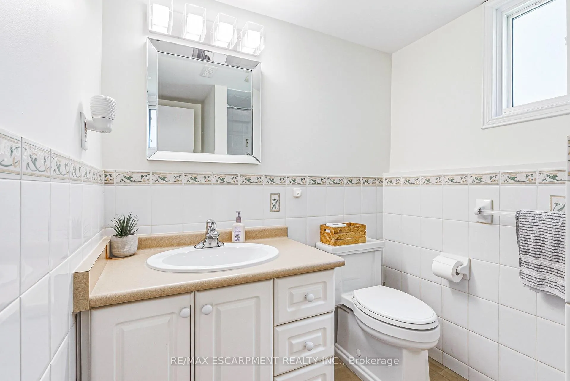 Photo 22 of 32 Ainsworth Street, Hamilton, Stoney Creek Mountain — HOMEH