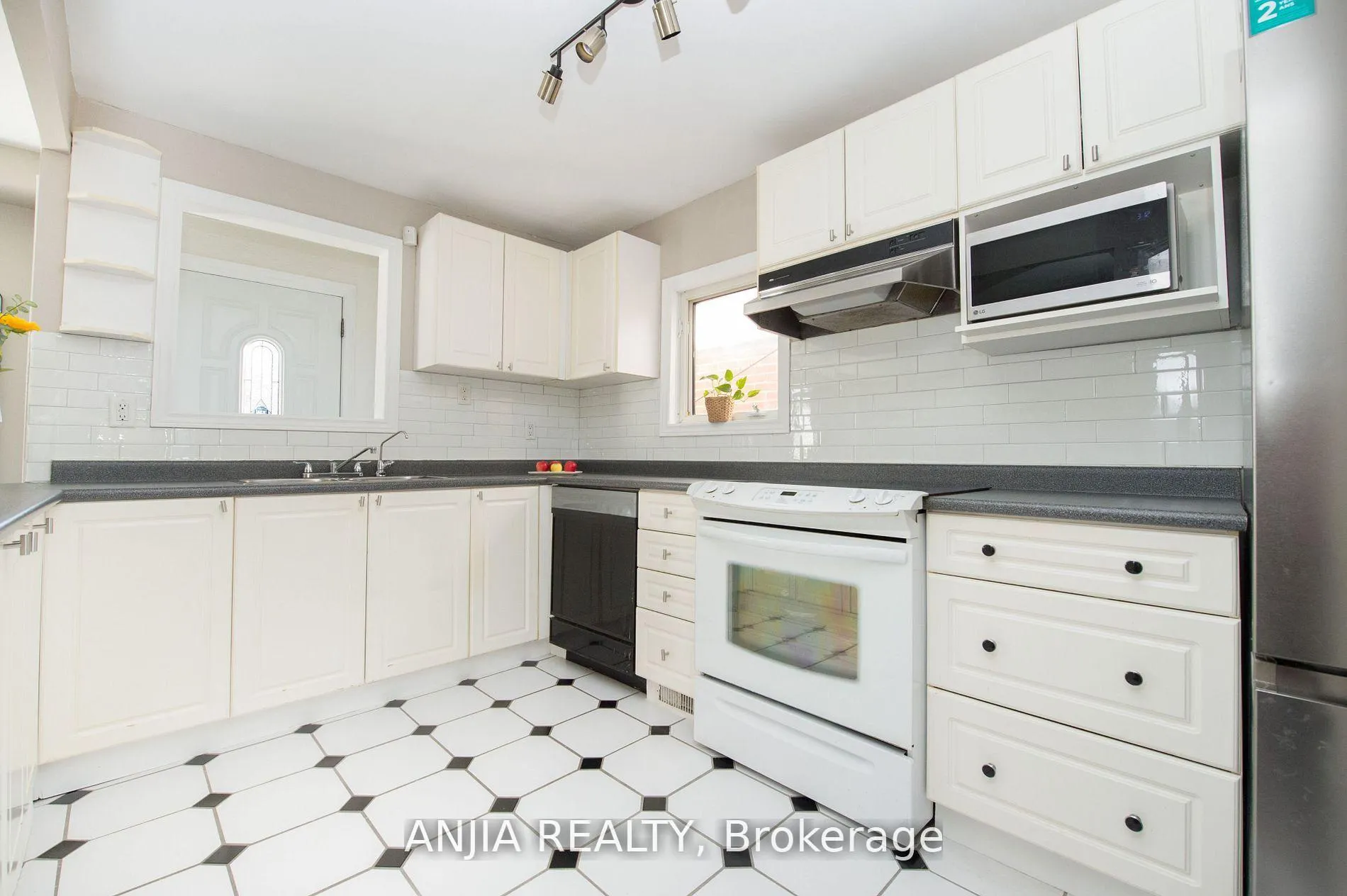 Photo 7 of 76 Adair Road, Toronto, O'Connor-Parkview — HOMEH