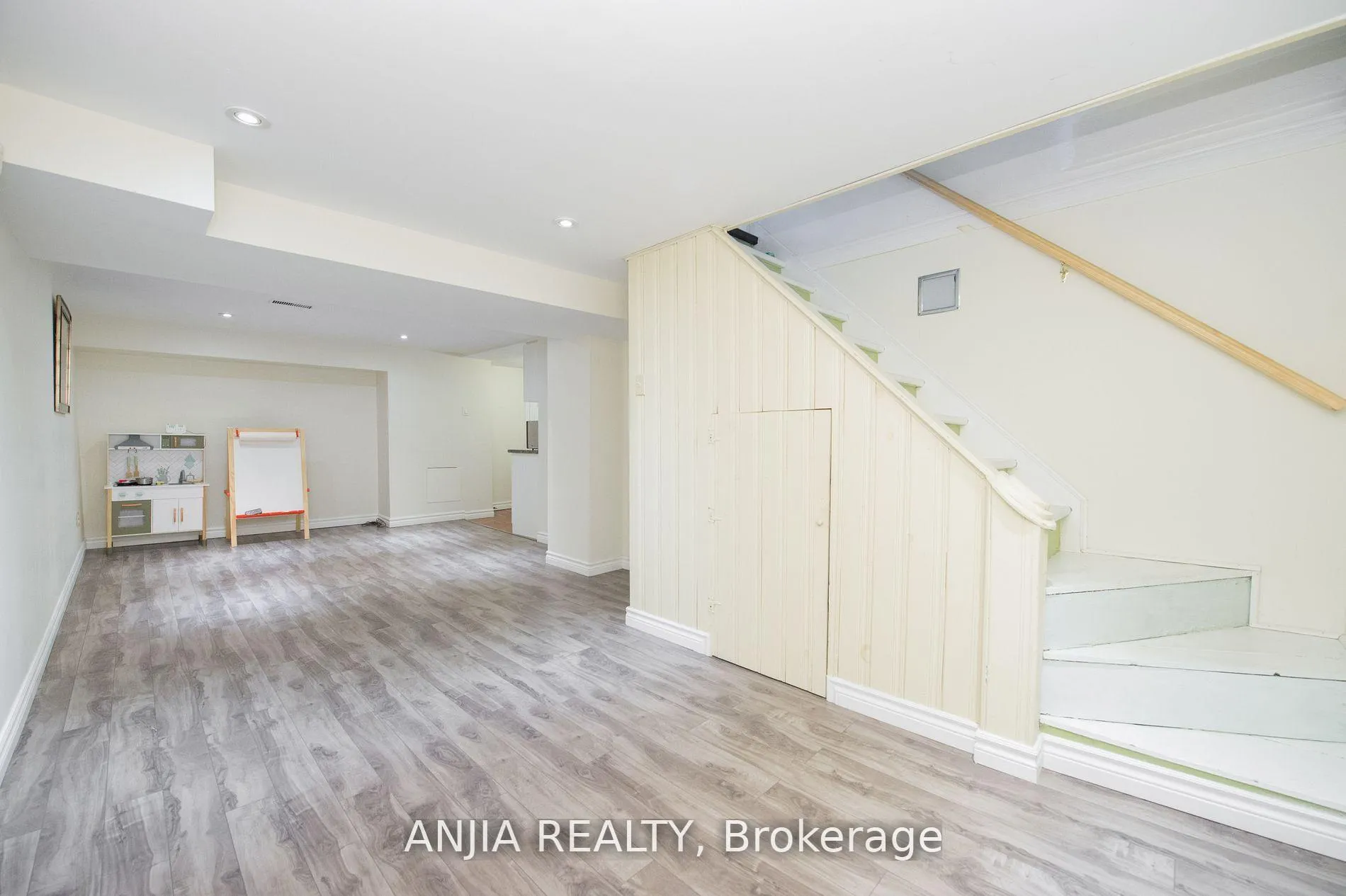Photo 31 of 76 Adair Road, Toronto, O'Connor-Parkview — HOMEH