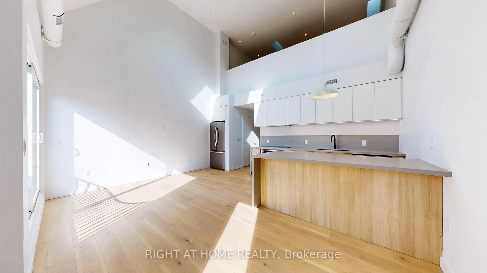 Front of Unit Unit 5, 3122 Dundas Street W