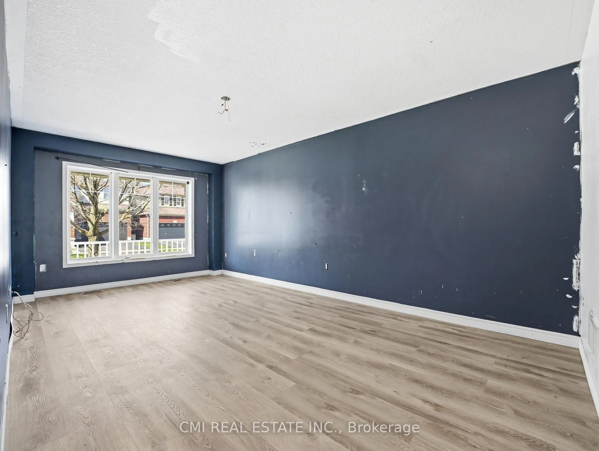 Photo 8 of 155 Fletcher Circle, Cambridge, Silver Heights — HOMEH