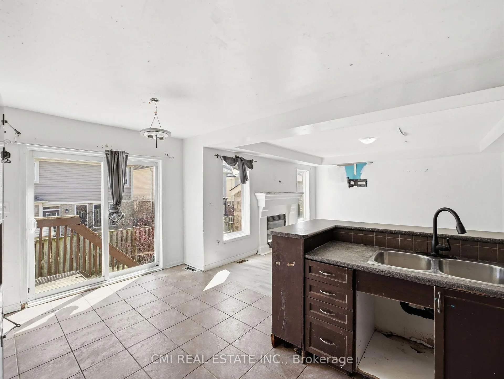 Photo 16 of 155 Fletcher Circle, Cambridge, Silver Heights — HOMEH