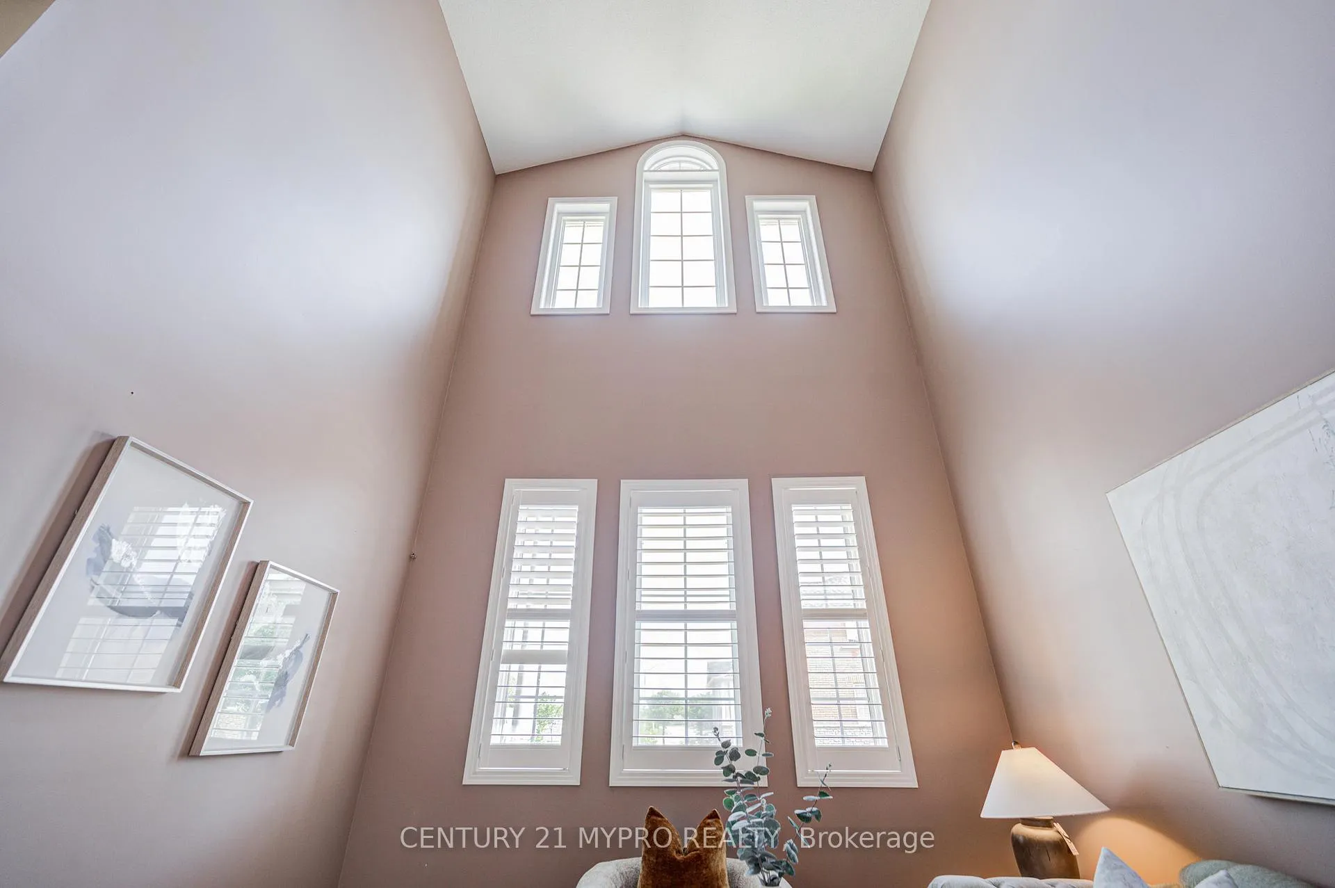 Photo 10 of 31 Starhill Crescent, Markham, Cachet — HOMEH