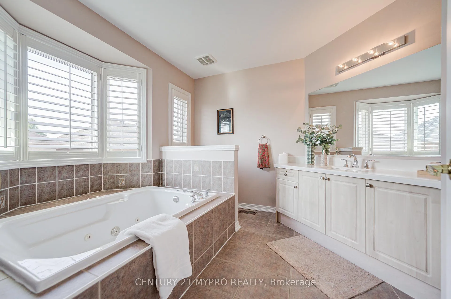 Photo 24 of 31 Starhill Crescent, Markham, Cachet — HOMEH