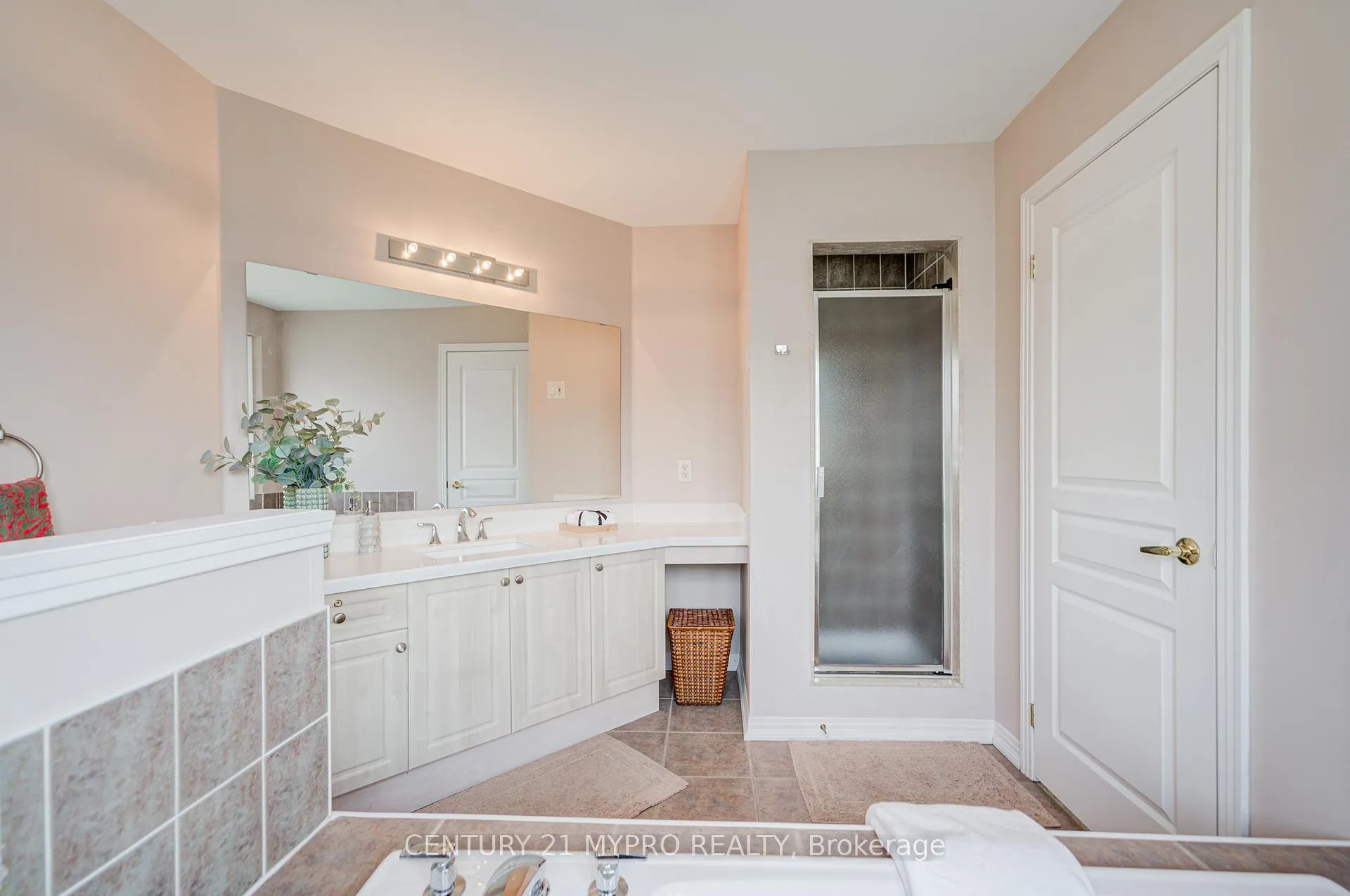 Photo 25 of 31 Starhill Crescent, Markham, Cachet — HOMEH