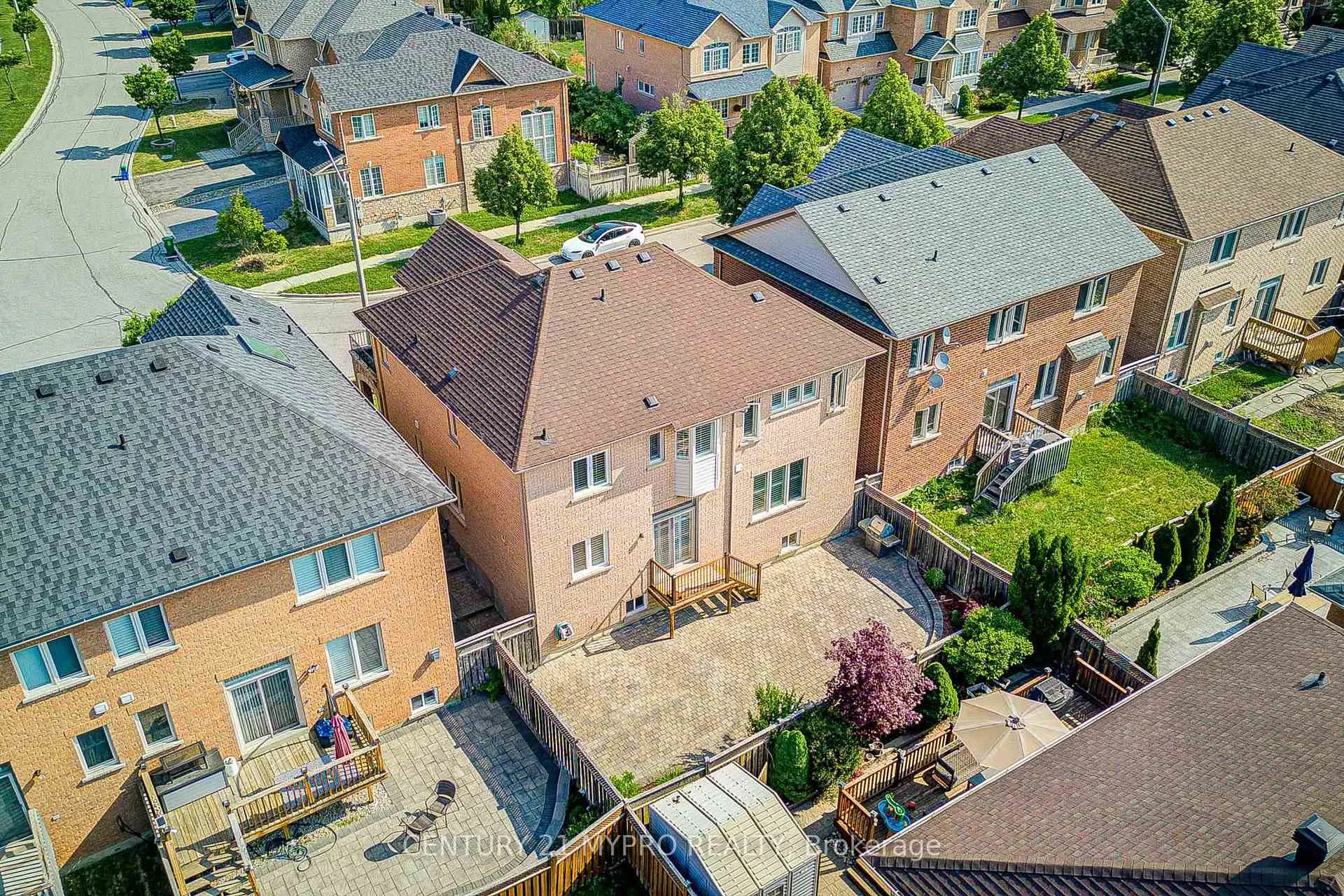 Photo 33 of 31 Starhill Crescent, Markham, Cachet — HOMEH
