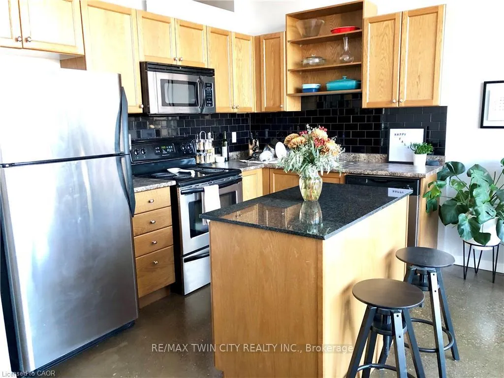 Photo 5 of Unit 604, 404 King Street W, Kitchener, City Commercial Core — HOMEH