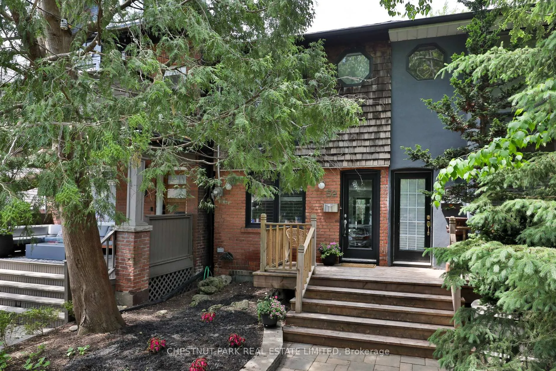 Front of 52 West Avenue W