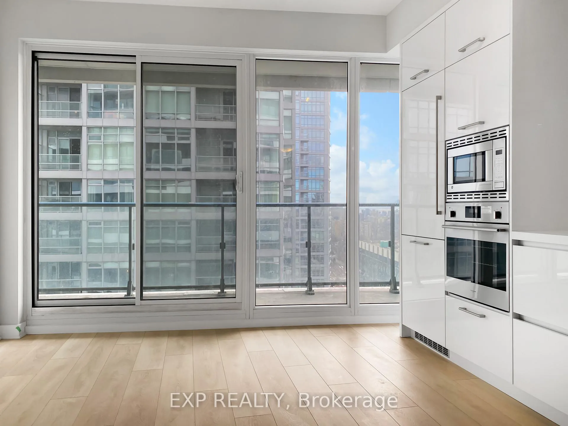 Photo 6 of Unit 1906, 2221 Yonge Street, Toronto, Mount Pleasant West — HOMEH