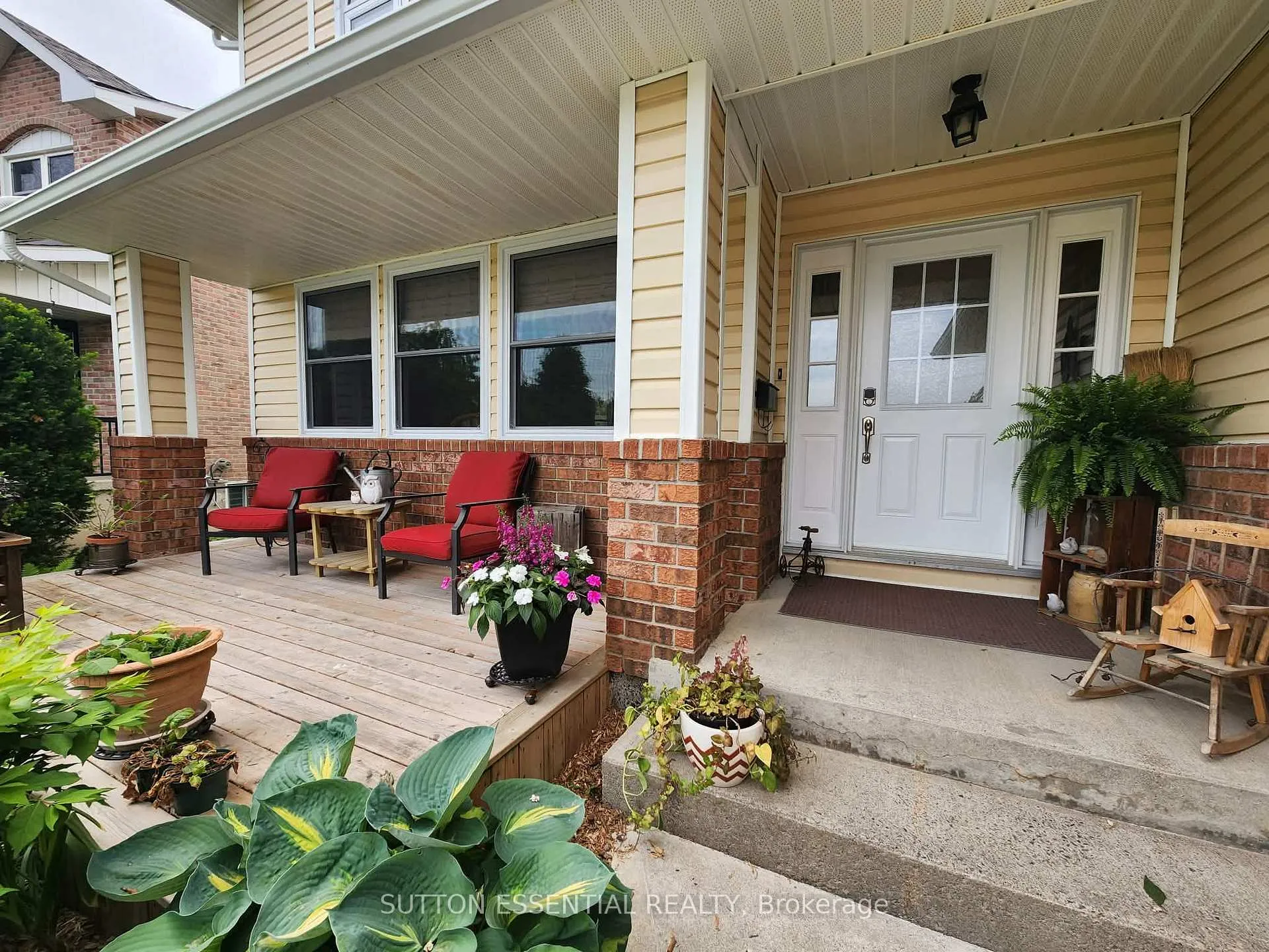 Photo 3 of 136 Margaret Place, Brockville — HOMEH