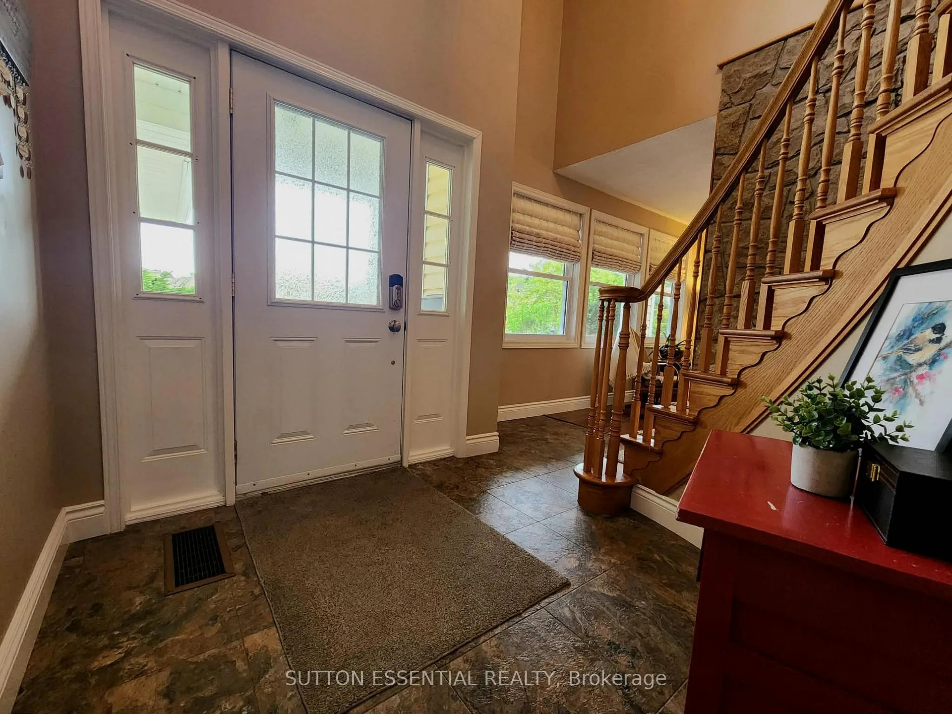 Photo 4 of 136 Margaret Place, Brockville — HOMEH