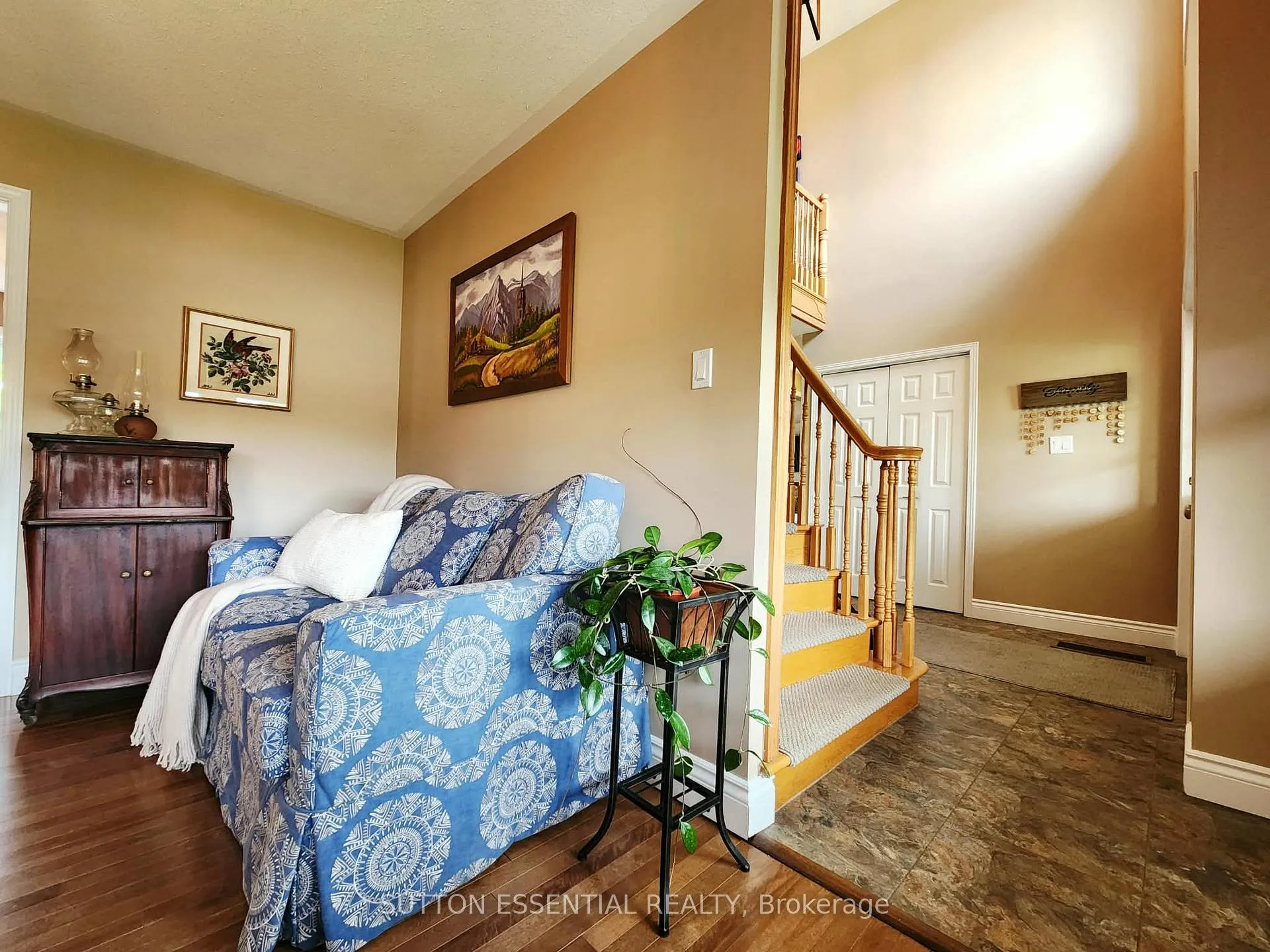 Photo 6 of 136 Margaret Place, Brockville — HOMEH