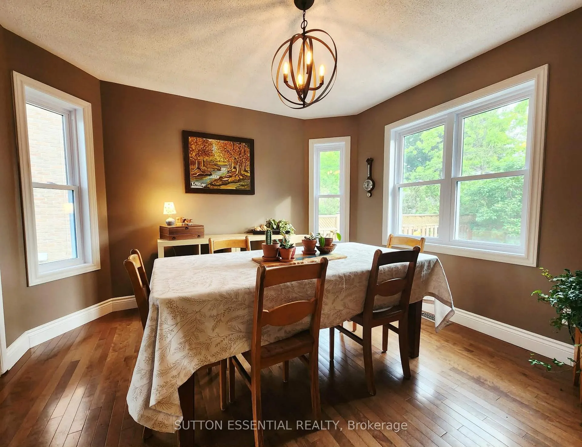 Photo 9 of 136 Margaret Place, Brockville — HOMEH