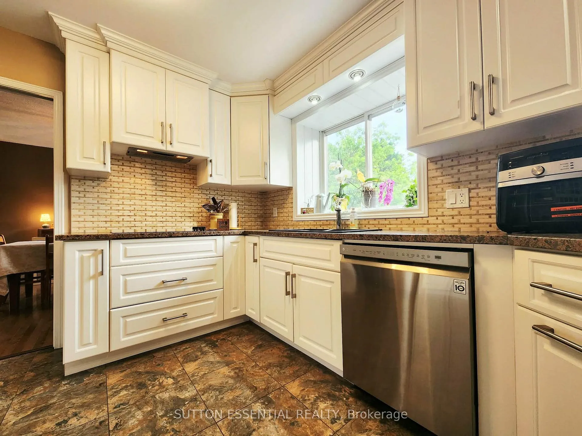 Photo 14 of 136 Margaret Place, Brockville — HOMEH