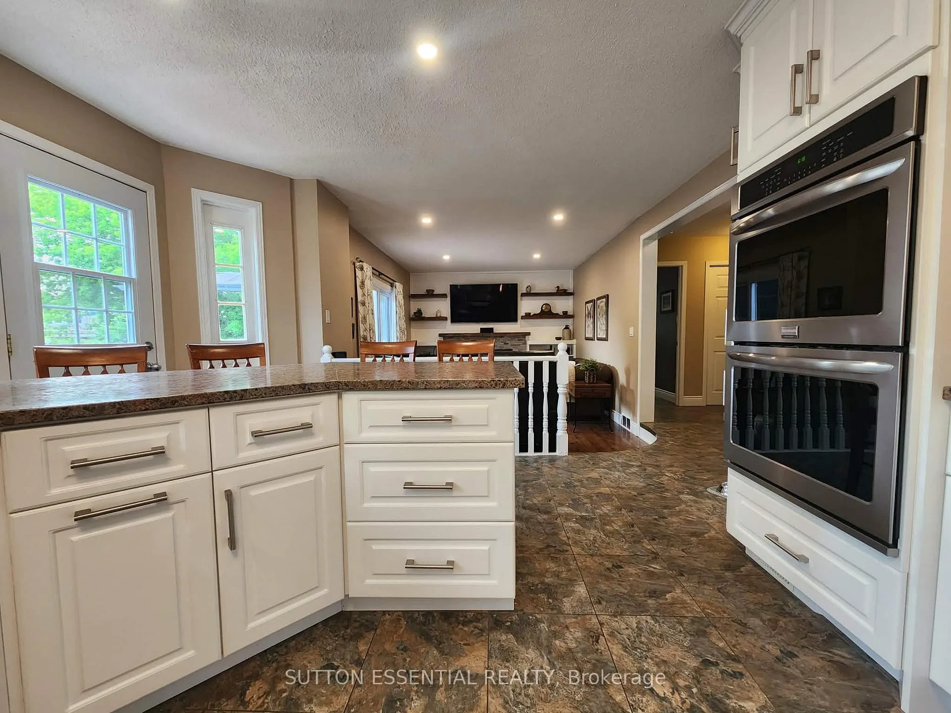 Photo 15 of 136 Margaret Place, Brockville — HOMEH