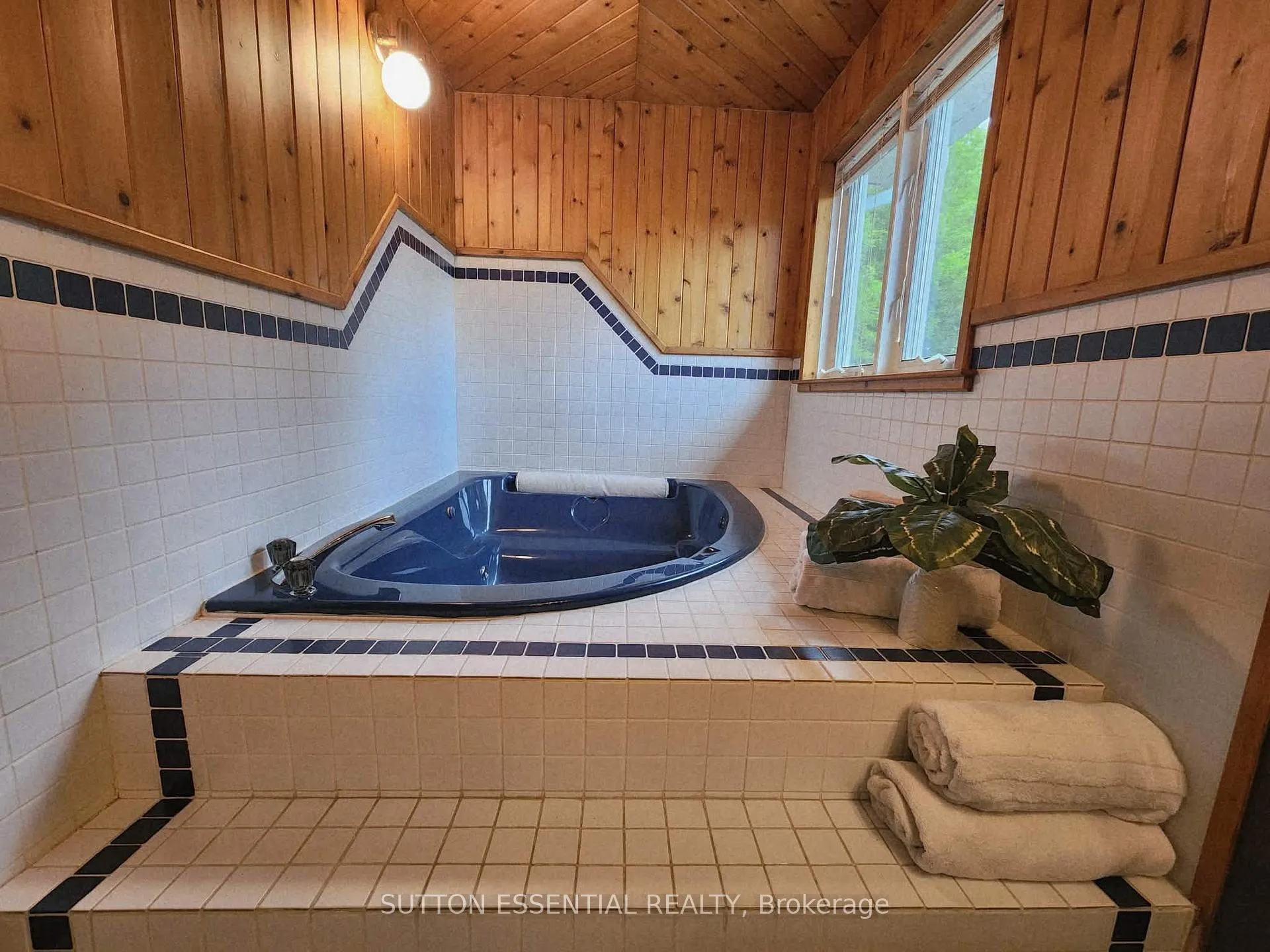 Photo 32 of 136 Margaret Place, Brockville — HOMEH
