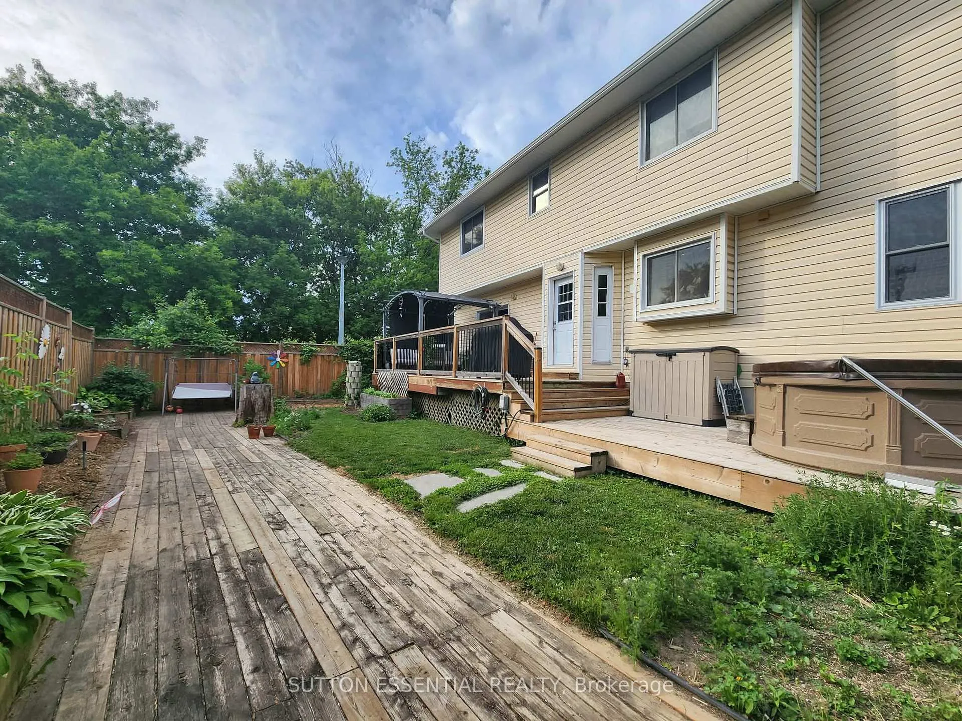 Photo 45 of 136 Margaret Place, Brockville — HOMEH