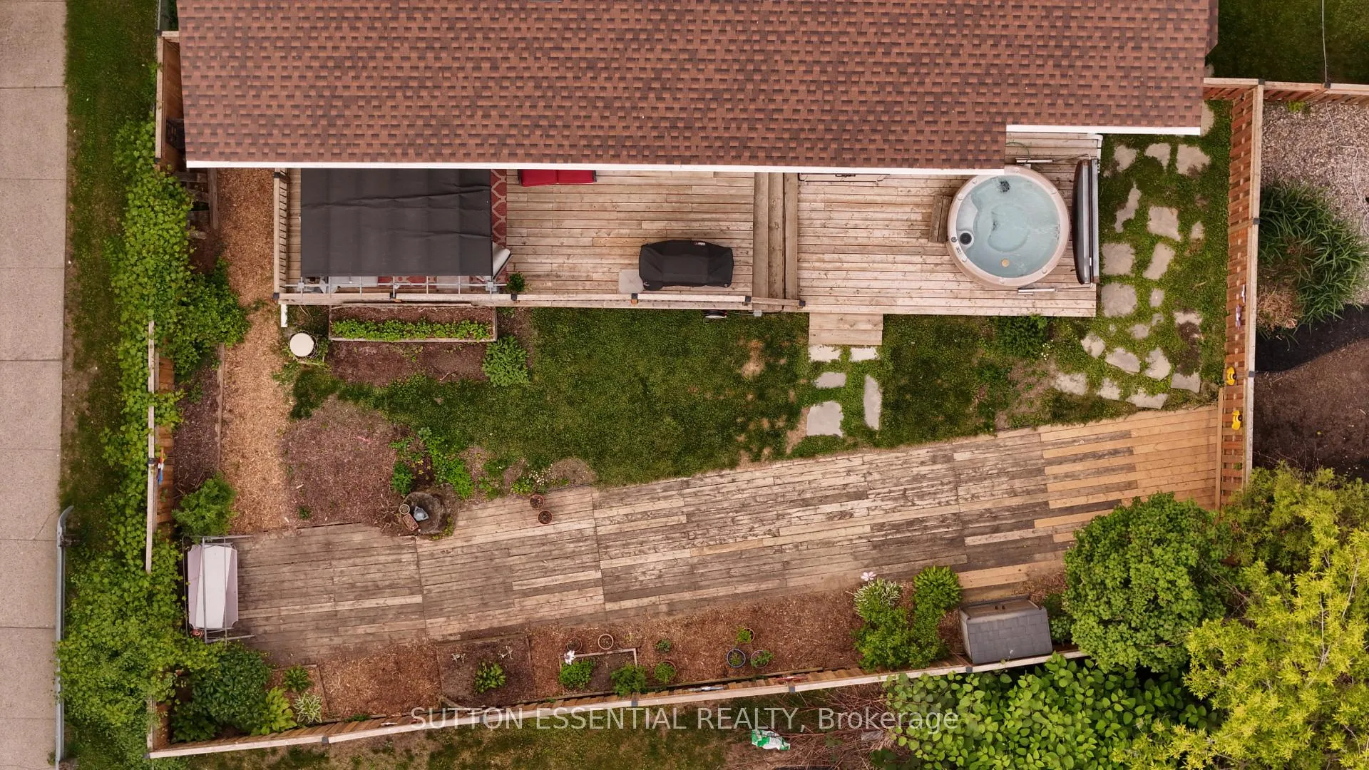 Photo 48 of 136 Margaret Place, Brockville — HOMEH