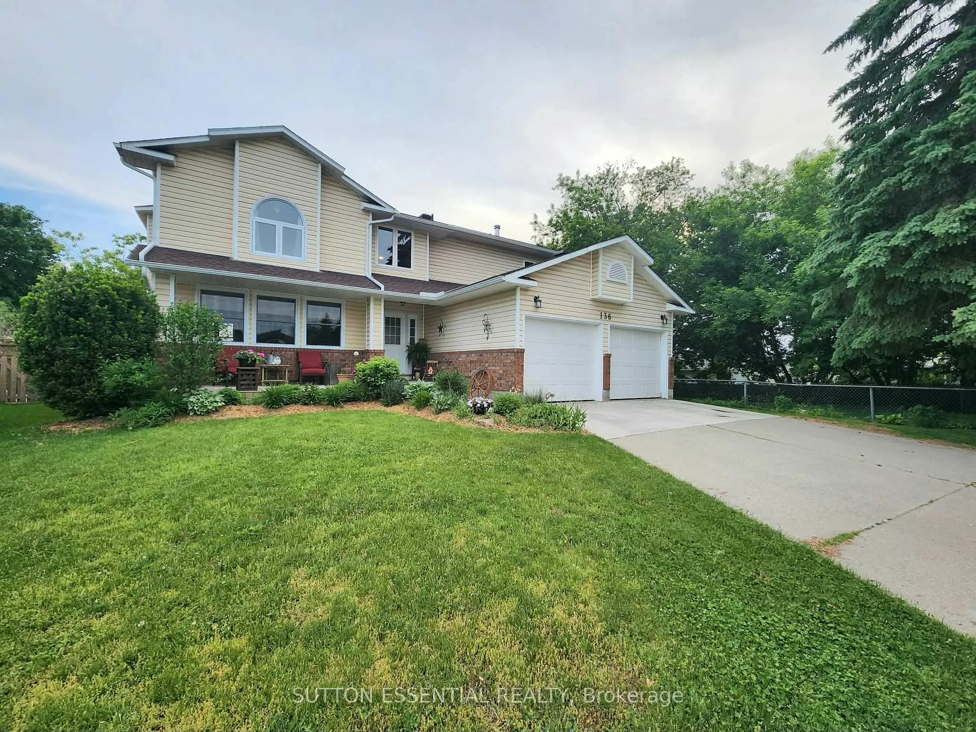 Photo 50 of 136 Margaret Place, Brockville — HOMEH